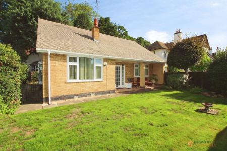2 bedroom Detached bungalow for sale in The Meadway, Syston, LE7