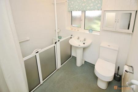 2 bedroom Detached bungalow for sale in The Meadway, Syston, LE7