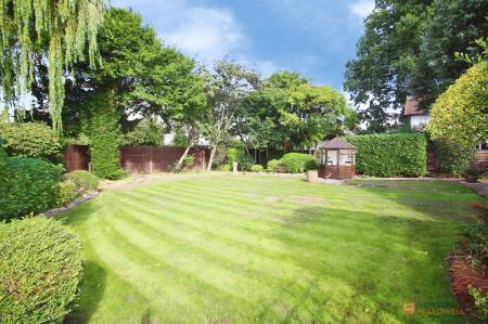 2 bedroom Detached bungalow for sale in The Meadway, Syston, LE7
