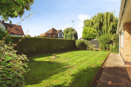 2 bedroom Detached bungalow for sale in The Meadway, Syston, LE7