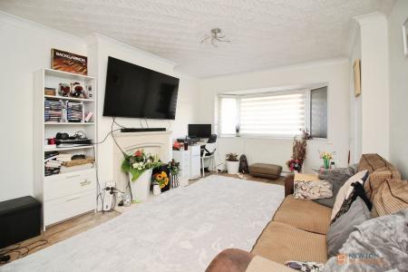 2 bedroom Semi-detached house for sale in Windmill Avenue, Birstall, LE4