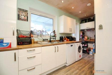 2 bedroom Semi-detached house for sale in Windmill Avenue, Birstall, LE4