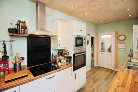 2 bedroom Semi-detached house for sale in Windmill Avenue, Birstall, LE4