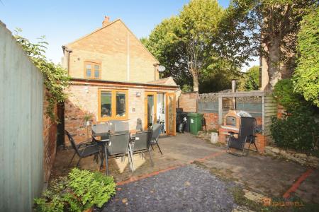 2 bedroom Semi-detached house for sale in Church Lane, Thurmaston, LE4