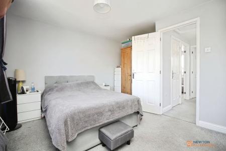2 bedroom Semi-detached house for sale in Moorland Road, Syston, LE7