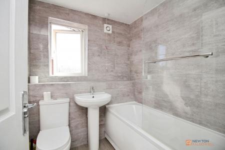 2 bedroom Semi-detached house for sale in Moorland Road, Syston, LE7