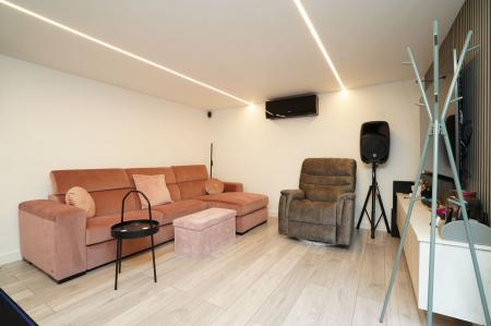 3 bedroom Detached house for sale in Stanier Drive, Leicester, LE4