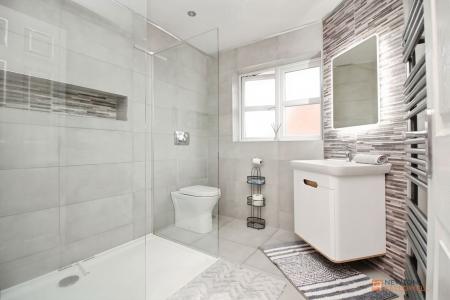 3 bedroom Detached house for sale in Stanier Drive, Leicester, LE4