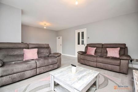 3 bedroom Detached house for sale in Stanier Drive, Leicester, LE4