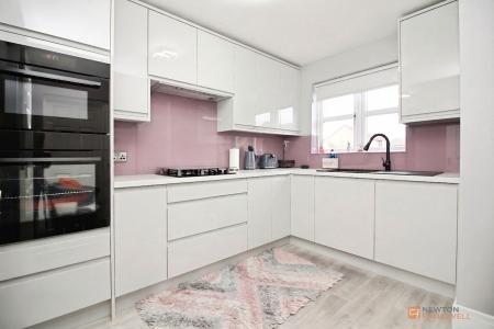 3 bedroom Detached house for sale in Stanier Drive, Leicester, LE4