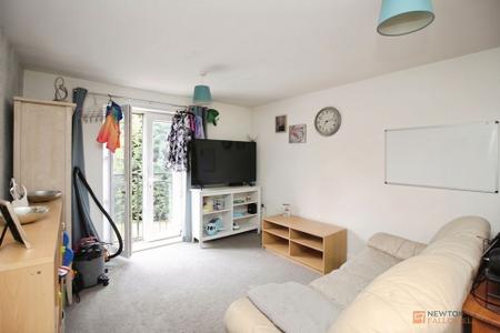 2 bedroom Flat for sale in Old Station Road, Syston, LE7