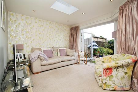 3 bedroom Semi-detached house for sale in Ambergate Drive, Birstall, LE4