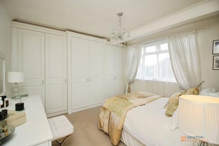 3 bedroom Semi-detached house for sale in Ambergate Drive, Birstall, LE4
