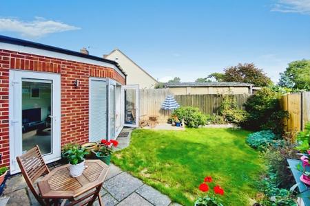 3 bedroom Semi-detached house for sale in Ambergate Drive, Birstall, LE4
