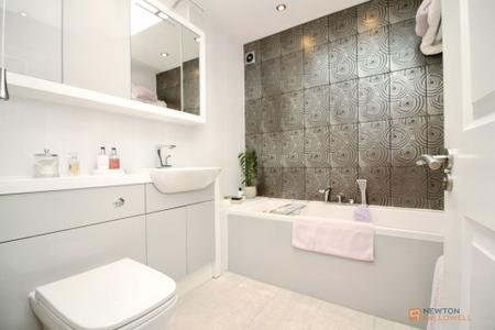 3 bedroom Semi-detached house for sale in Ambergate Drive, Birstall, LE4