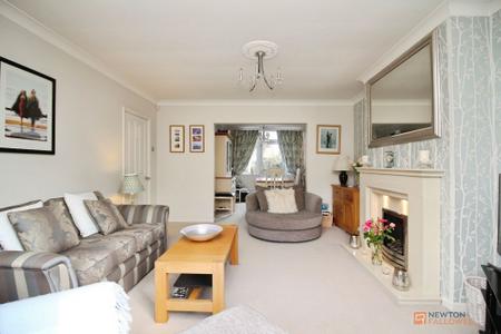 3 bedroom Semi-detached house for sale in Ambergate Drive, Birstall, LE4