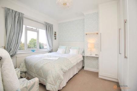 3 bedroom Semi-detached house for sale in Ambergate Drive, Birstall, LE4