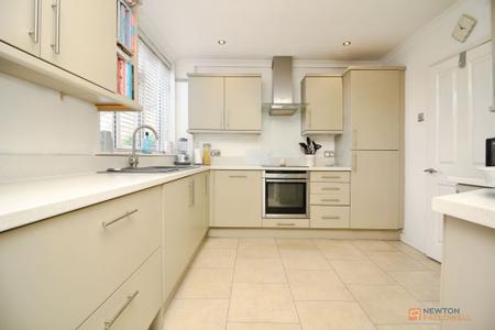 3 bedroom Semi-detached house for sale in Ambergate Drive, Birstall, LE4