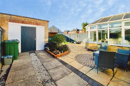 3 bedroom Semi-detached house for sale in Allington Drive, Birstall, LE4