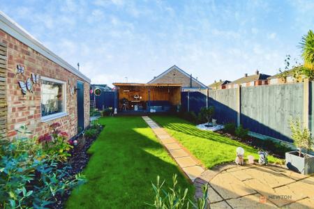 3 bedroom Semi-detached house for sale in Allington Drive, Birstall, LE4