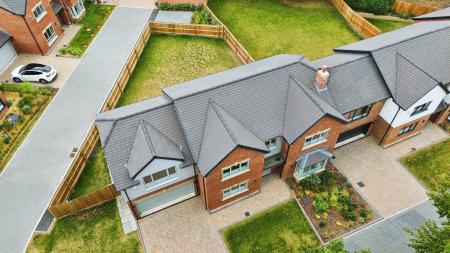 4 bedroom Detached house for sale in Donnerville Gardens, Admaston, Telford, TF5