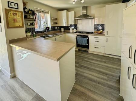 4 bedroom Detached house for sale in Dudley Grove, Doseley, Telford, TF4