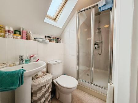 5 bedroom Detached house for sale in Holloway Court, Wolverhampton, WV5