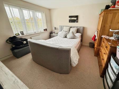 5 bedroom Detached house for sale in Holloway Court, Wolverhampton, WV5