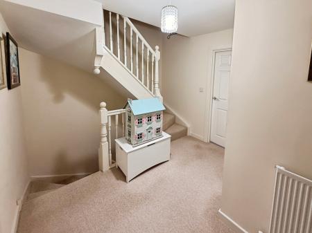 5 bedroom Detached house for sale in Holloway Court, Wolverhampton, WV5