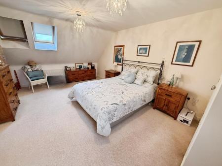 5 bedroom Detached house for sale in Holloway Court, Wolverhampton, WV5