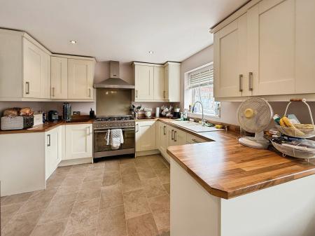 4 bedroom Detached house for sale in Stirchley Road, Stirchley, Telford, TF3