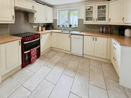 4 bedroom Detached house for sale in Whitworth Drive, Randlay, Telford, TF3
