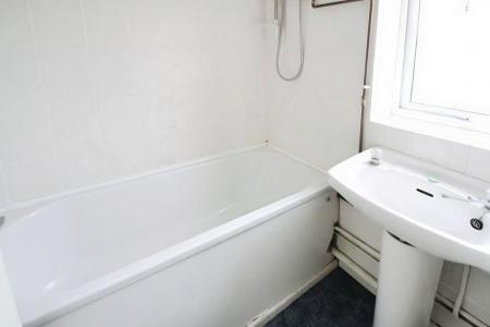 3 bedroom Terraced House to let in Warrensway, Woodside, Telford, TF7