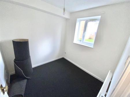 2 bedroom Flat to let in Charlecote Park, Newdale, Telford, TF3