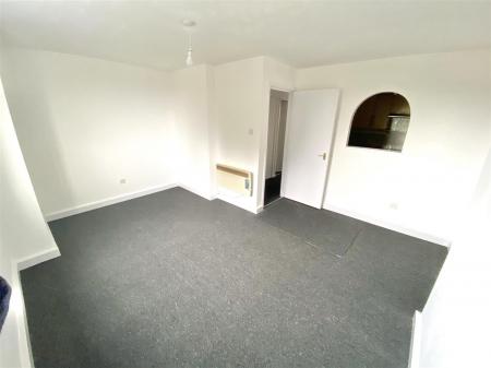 2 bedroom Flat to let in Charlecote Park, Newdale, Telford, TF3