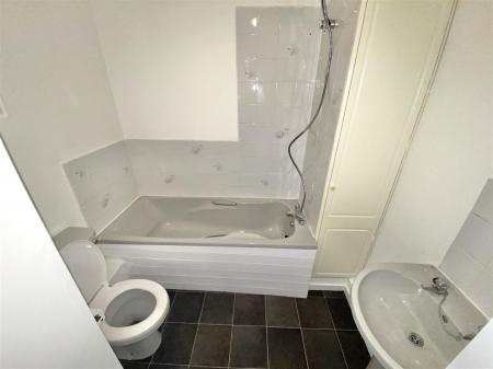 2 bedroom Flat to let in Charlecote Park, Newdale, Telford, TF3