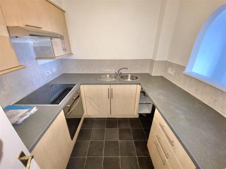 2 bedroom Flat to let in Charlecote Park, Newdale, Telford, TF3