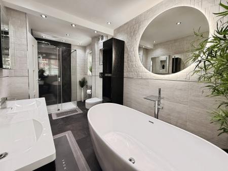 3 bedroom Detached house for sale in Majestic Way, Aqueduct, Telford, TF4