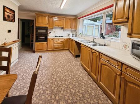 2 bedroom Detached bungalow for sale in Willows Road, St Georges, Telford, TF2