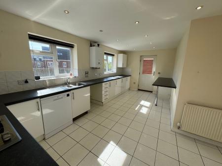 5 bedroom Detached house to let in Hugo Way, Loggerheads, TF9