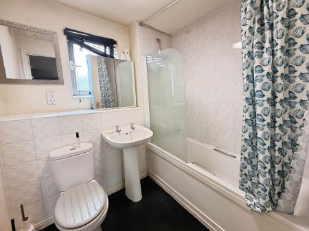 2 bedroom Flat to let in Clips Moor, Lawley, Telford, TF4