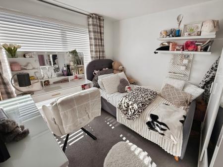 4 bedroom Town house for sale in Hendy Avenue, Ketley, Telford, TF1