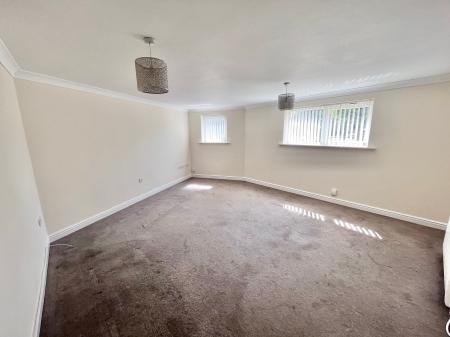 2 bedroom Flat to let in Redlands Road, Hadley, Telford, TF1