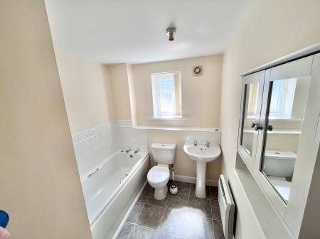 2 bedroom Flat to let in Redlands Road, Hadley, Telford, TF1