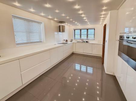 4 bedroom Detached house for sale in Wheat Leasows, Telford, TF6