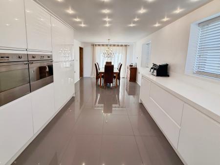 4 bedroom Detached house for sale in Wheat Leasows, Telford, TF6