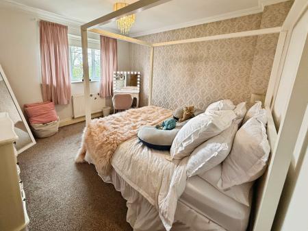 4 bedroom Detached house for sale in Hama Drive, Oakengates, Telford, TF2