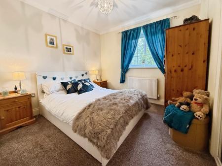 4 bedroom Detached house for sale in Hama Drive, Oakengates, Telford, TF2
