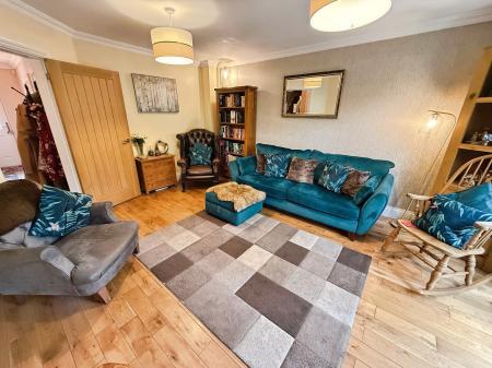 4 bedroom Detached house for sale in Hama Drive, Oakengates, Telford, TF2