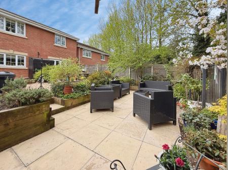 4 bedroom Detached house for sale in Hama Drive, Oakengates, Telford, TF2